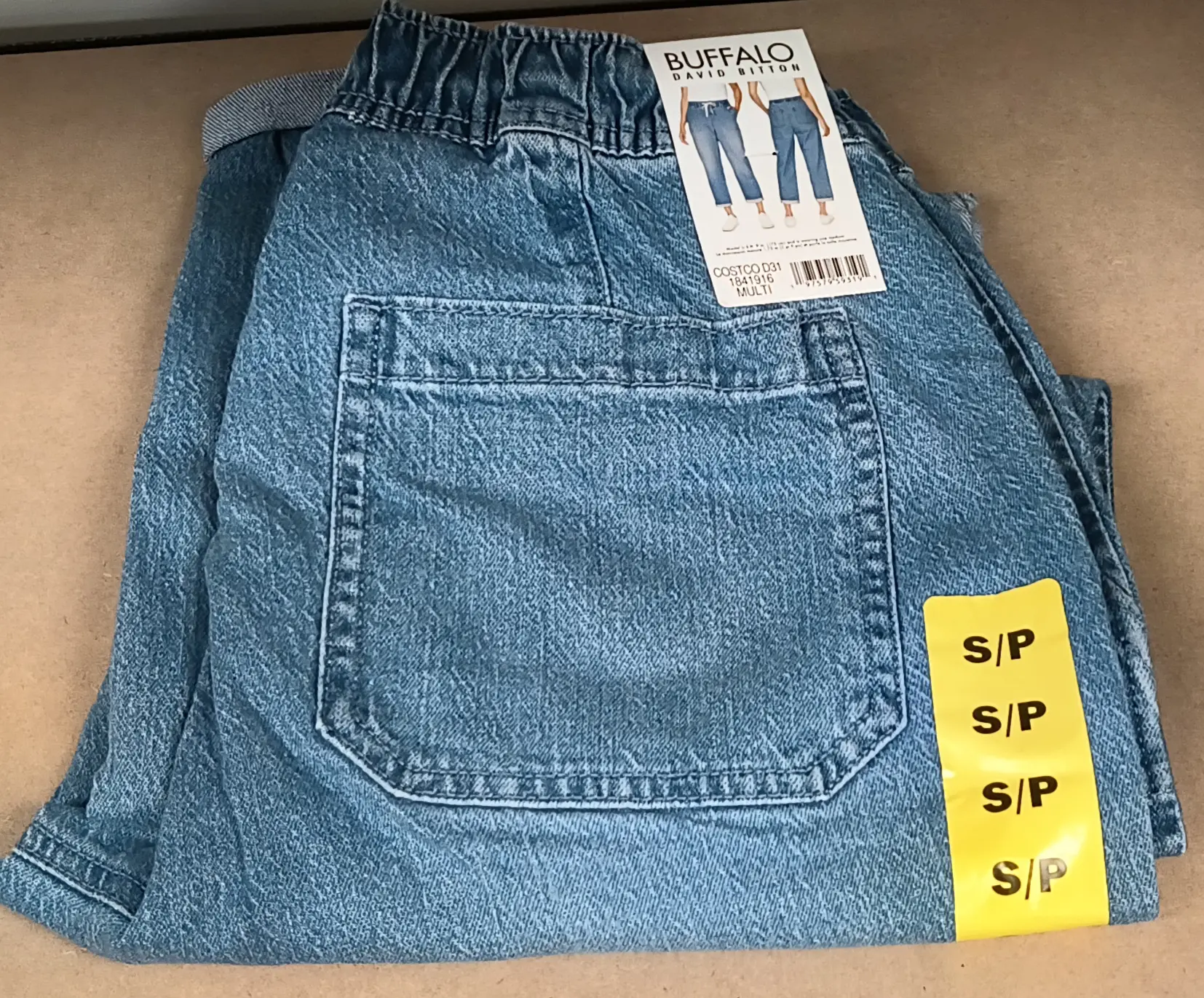 BUFFALO David Button Women's Light Blue jean capri (SIZE S)