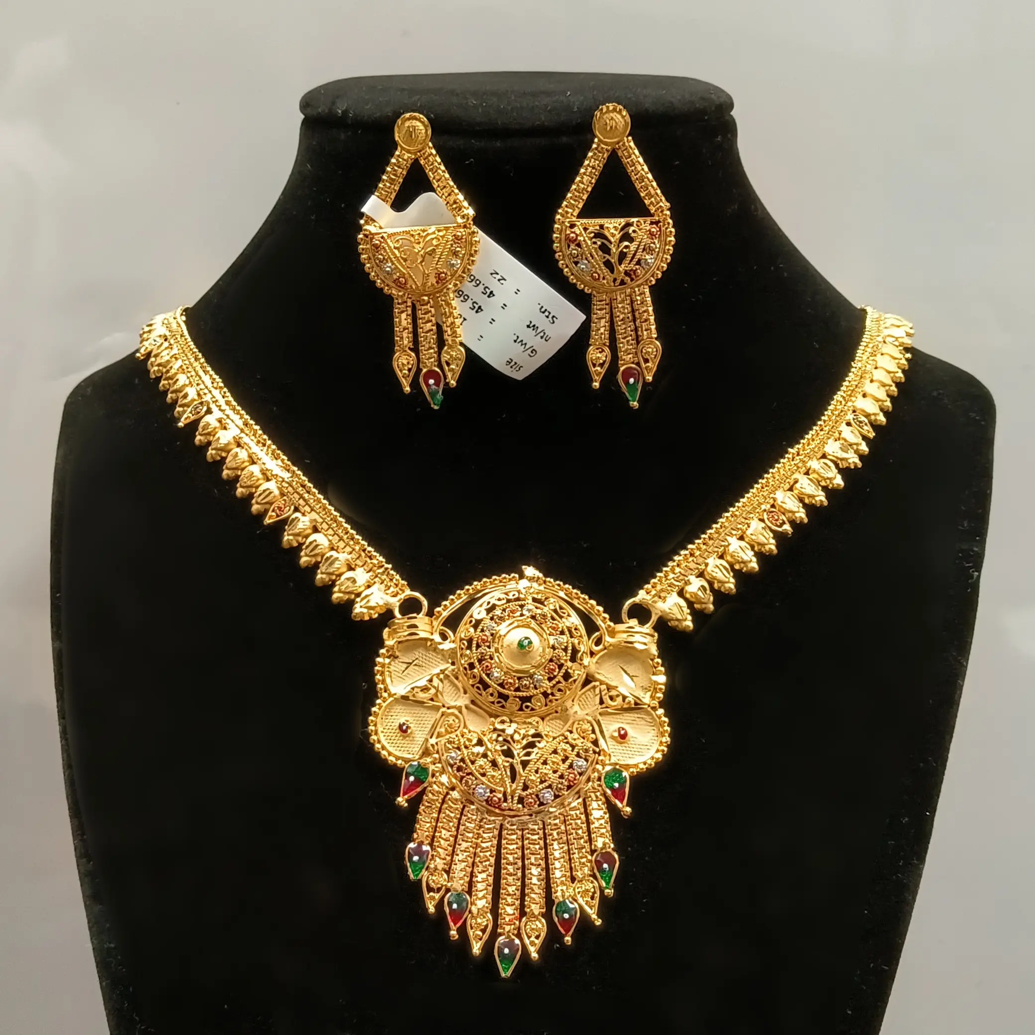 Glamourous Necklace Set with Earrings